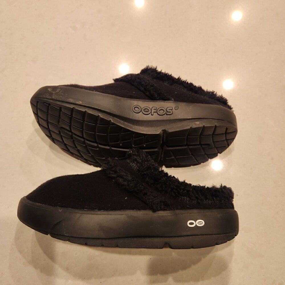 Oofos oocoozie womens recovery mule slippers. Size 6.5 - Picture 2 of 5
